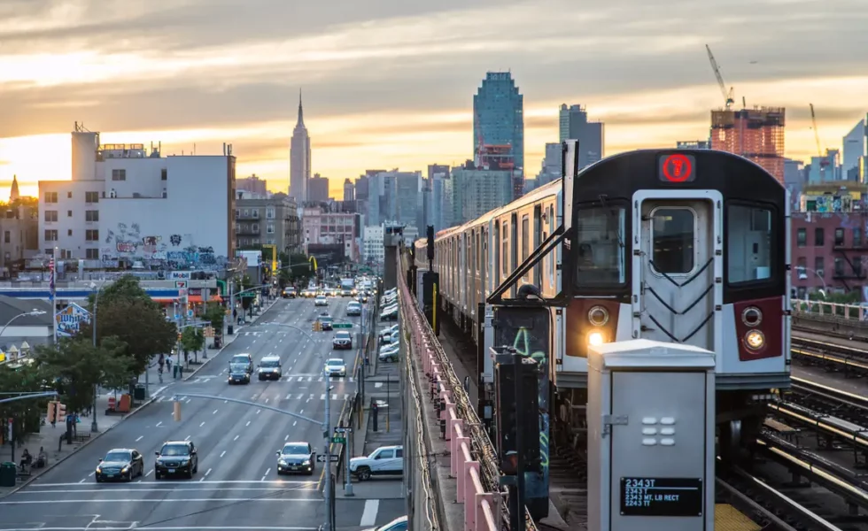elevated 7 train in nyc